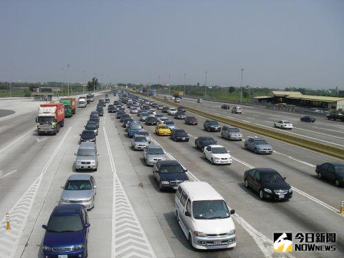雙十國慶連假高乘載時間！「國道路況、匝道封閉、替代道路」一覽
