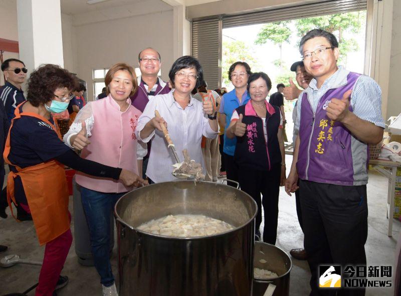 ▲彰化縣長王惠美說,夏季是竹筍的盛產期,竹筍湯相當消暑。(圖/記者陳雅芳攝,2020.07.04)