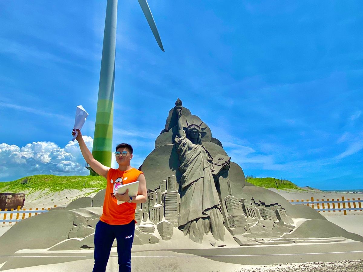 ▲大安沙雕音樂季與紐約自由女神歡樂過暑假(圖／柳榮俊翻攝2020.7.4)