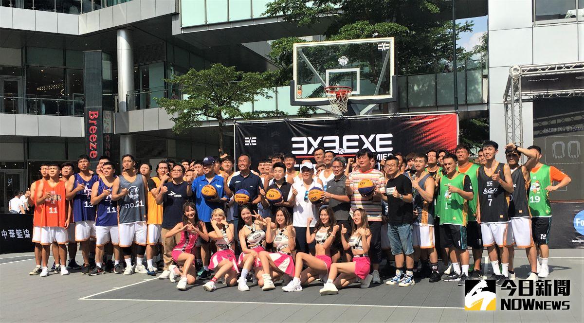 ▲3X3.EXE聯盟賽開幕戰前進台北市信義區香堤廣場，執行長吳岱豪領軍台灣球員亮相。（圖／鍾東穎攝 ,2020.07.04）