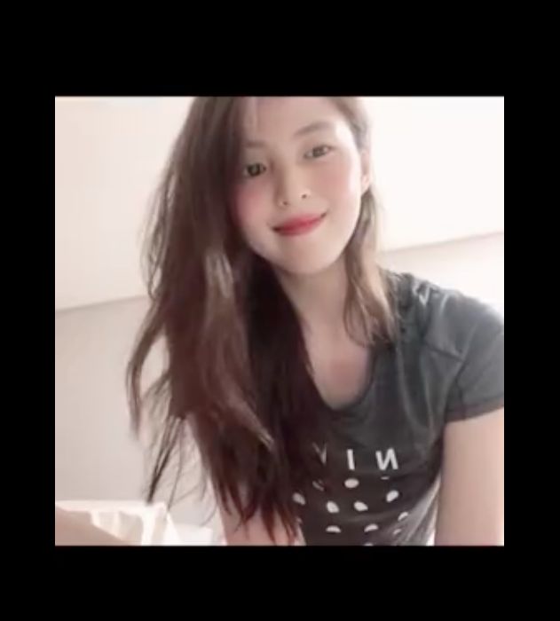 ▲網友覺得韓素希臉蛋不自然,要她別用濾鏡。(圖/韓素希微博)