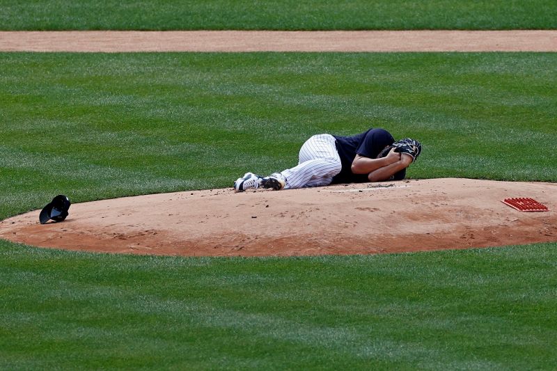 MLB／「怪力男」強襲球直擊頭部　田中將大當場倒地不起
