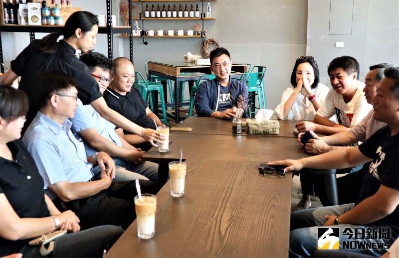 ▲江啟臣向澎湖業者表示,未來振興經濟計畫國民黨在經費爭取,與法案的審理都會全力支持,讓澎湖觀光旅遊重回昔日榮景。(圖/記者張塵攝,2020.07.05)