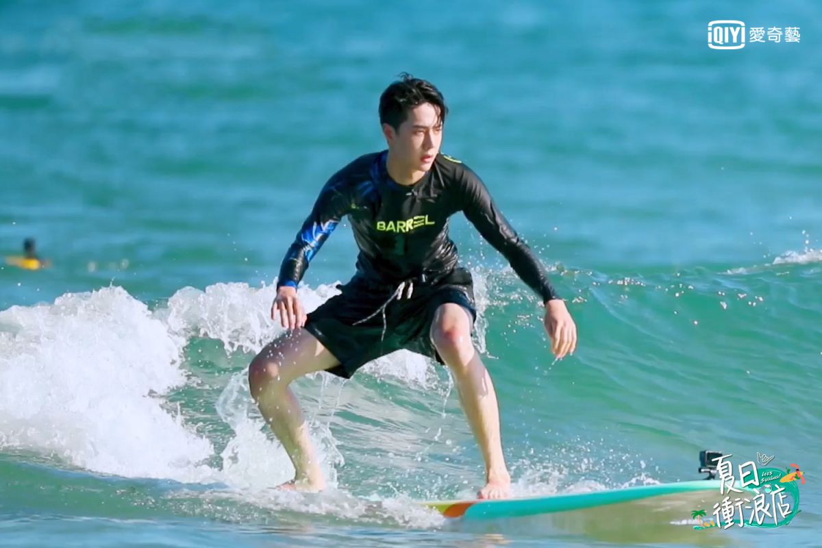 ▲王一博化身衝浪少年。（圖／愛奇藝提供） 