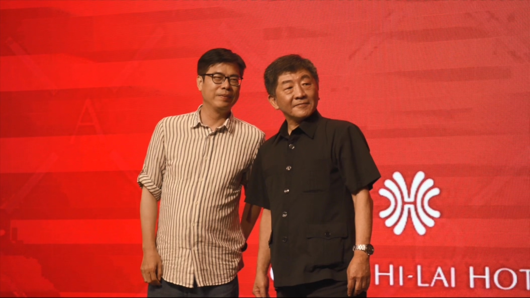 ▲高雄市長候選人陳其邁（左）和衛福部長陳時中（右）「雙陳同台」，出席高雄市醫師公會會員代表大會。（圖／陳其邁競選辦公室提供）