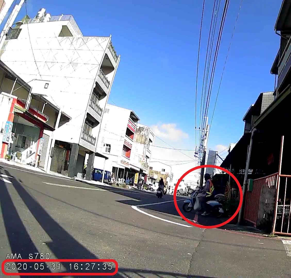 ▲假日加班，陳男溜回家，摸魚一整個下午。（圖／記者陳聖璋翻攝）