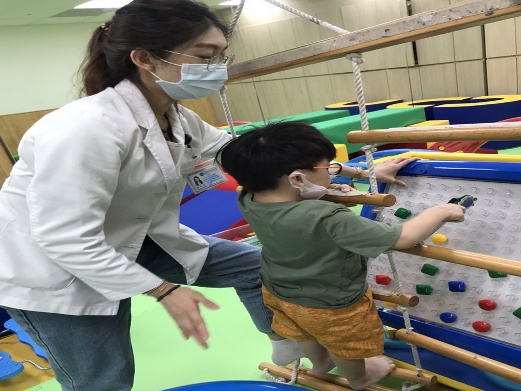 ▲兒童發展遲緩，黃金治療期在6歲學齡前為最佳(圖／林重鎣翻攝2020.7.6)