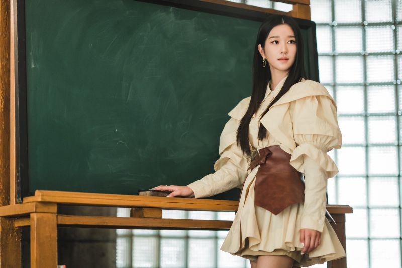 ▲▼徐睿知有高顏值與好身材,完美撐起劇中華麗服裝。(圖/Netflix)