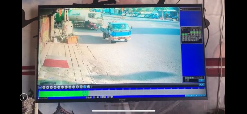 ▲根據路口監視器顯示,李姓婦人從番花路口欲直行跨越中山路,但化學槽車從番花路要右轉中山路,疑似因內輪差、視線死角。(圖/記者陳雅芳翻攝,2020.07.06)