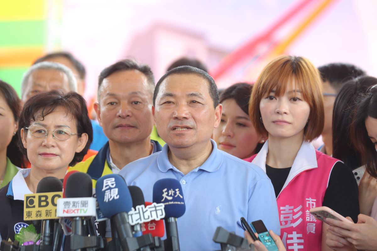 ▲侯友宜說，裝冷氣、設隔熱板或採用綠能建築要因地制宜，新北會雙管齊下，最重要是要讓孩子有好的學習環境。（圖/記者陳志仁攝）