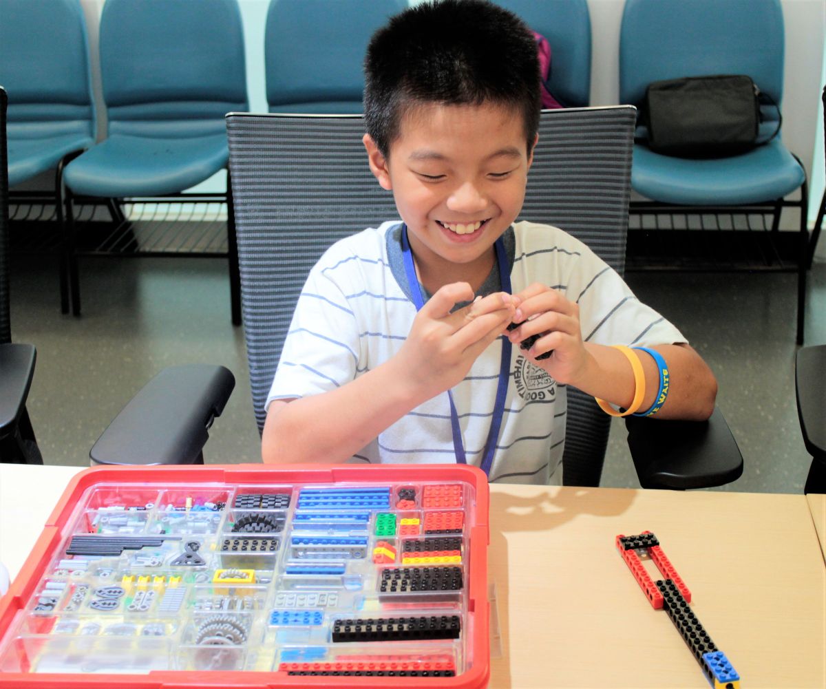 ▲新北市立圖書館「暑假陪讀」特別配合108新課綱資訊素養，推出「AI在陪讀」活動。（圖/新北市圖書館提供）