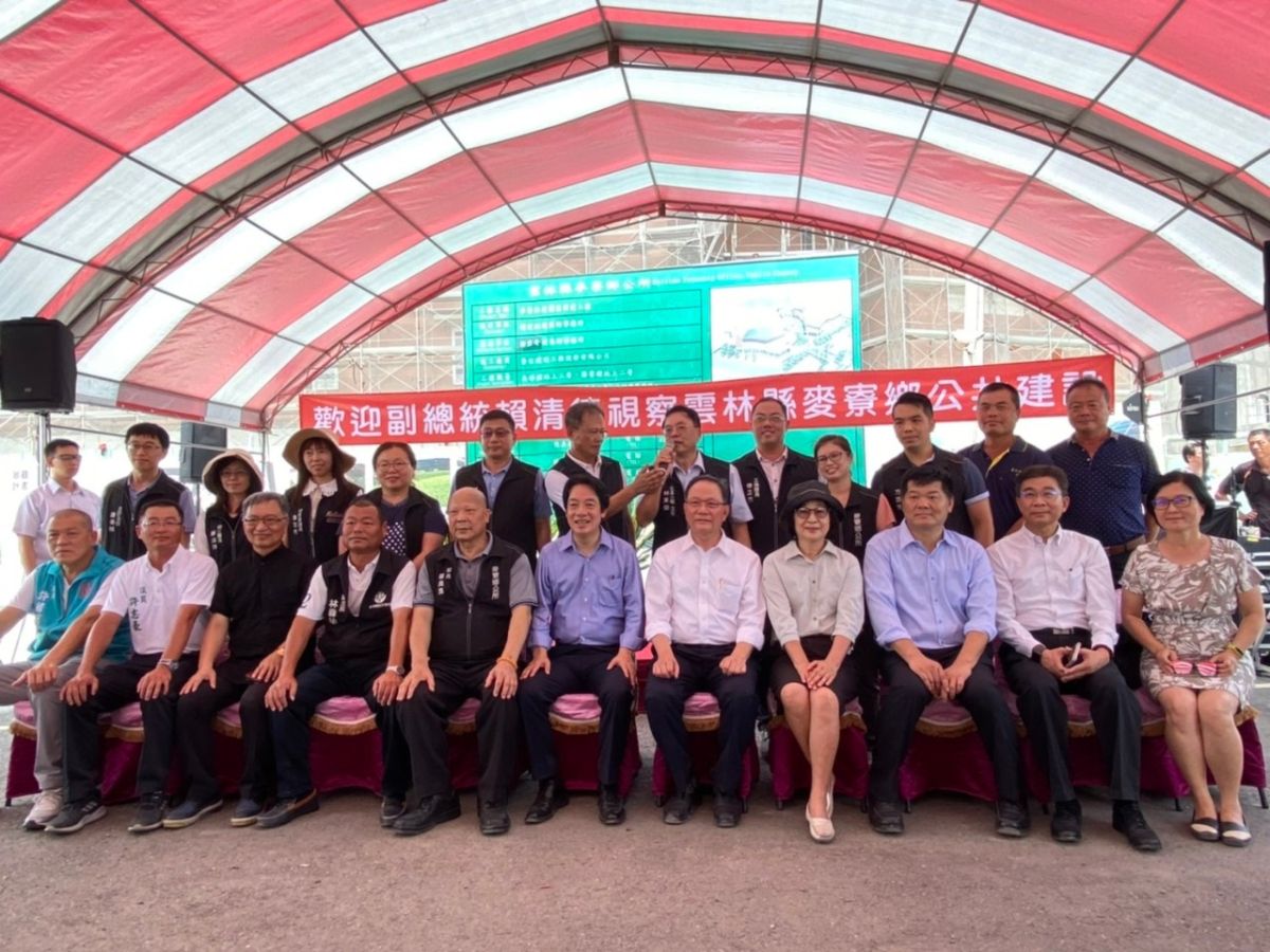 ▲
副總統賴清德在立法委員蘇治芬、衛福部次長蘇瑞元及麥寮鄉長蔡長昆等人陪同下，參訪雲林縣「麥寮社教園區新建工程」。（圖／記者洪佳伶攝,2020.07.07）