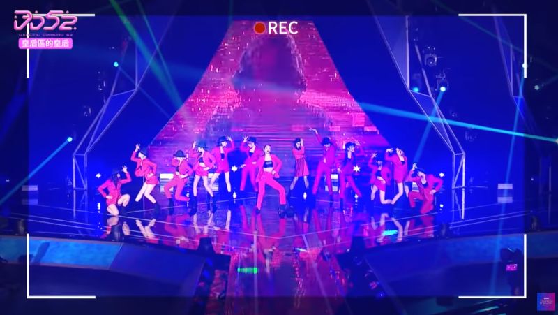 ▲席子淇表演時站C位(中間位),氣勢凌人。(圖/翻攝YouTube)
