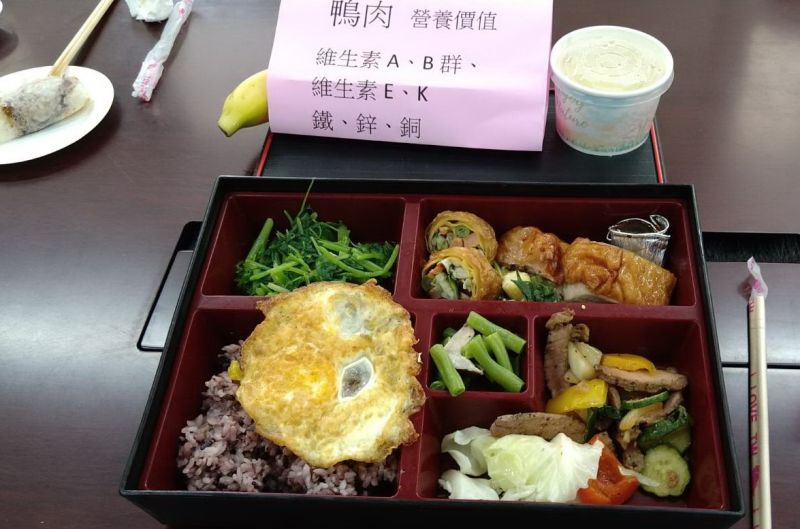 ▲烤鴨成為可口又美味營養的豐盛午餐。(圖/記者簡勇鵬攝,2020.07.07)
