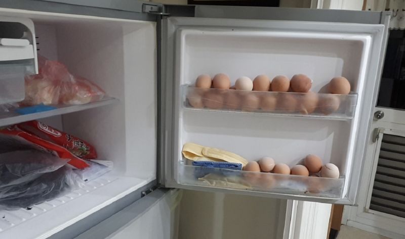 ▲有網友表示，他阿嬤把雞蛋拿去「冷凍庫」冰，讓他相當傻眼又不解，而內行一看隨即揭密。（圖／翻攝自臉書社團「爆怨公社」）
