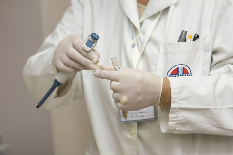 ▲針對新冠肺炎疫苗，中央流行疫情指揮中心已經擬定，將由醫護人員優先施打。（圖／pixabay）