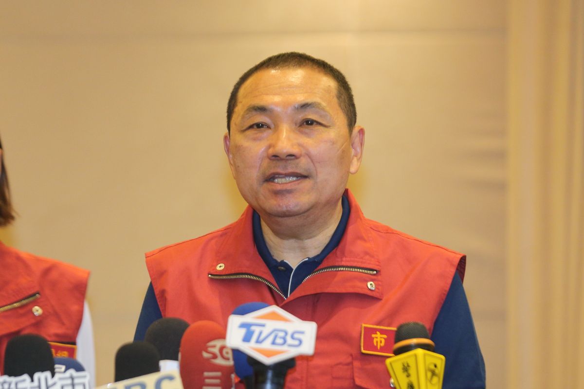 ▲行政院長蘇貞昌宣佈投入323億元，讓全國中小學教室裝設冷氣，他也提到該政策源於女兒蘇巧慧；對此，新北市長侯友宜回應，誰的提案並不重要。（圖/記者陳志仁攝.2020.7.8）