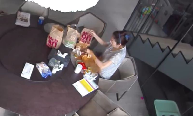 ▲安以軒遭燙傷畫面曝光。(圖/安以軒微博)