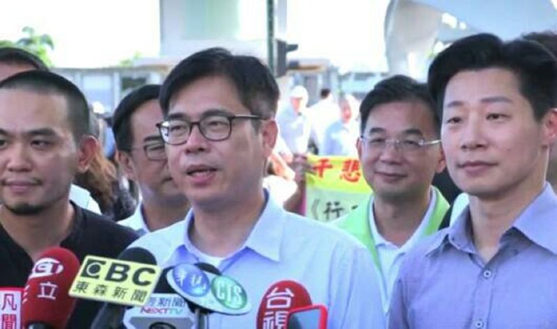 ▲李眉蓁首回應論文是同學間資料民進黨高雄市長候選人陳其邁酸問那個同學到底是誰。(圖/陳其邁競選辦公室提供)