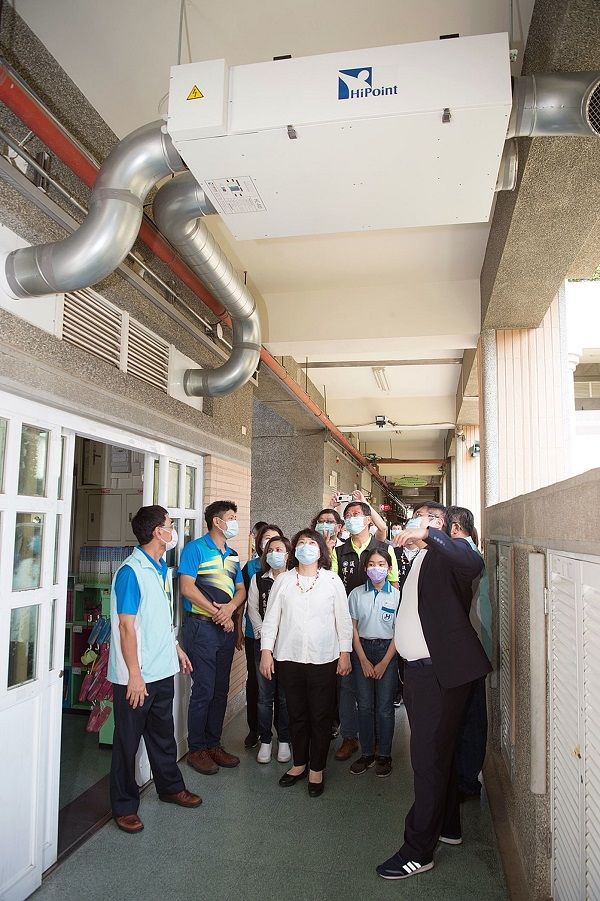 ▲嘉義市政府不只為國中小教室裝冷氣,還更新換氣系統。(圖/嘉義市政府提供)