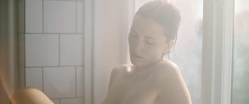 ▲葉夫根尼婭在片中三點全露。（圖／車庫）