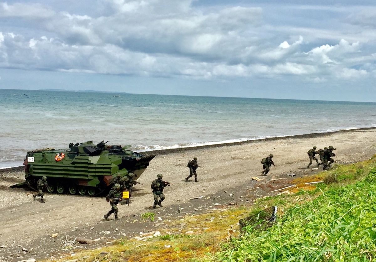 ▲海軍為驗證國軍兩棲登陸作戰能力，今（9）日在屏東加祿堂海灘實施聯合登陸作戰預演，為下週登場的實兵操演做好各項整備工作。（圖／記者郭凱杰翻攝，2020.07.09）