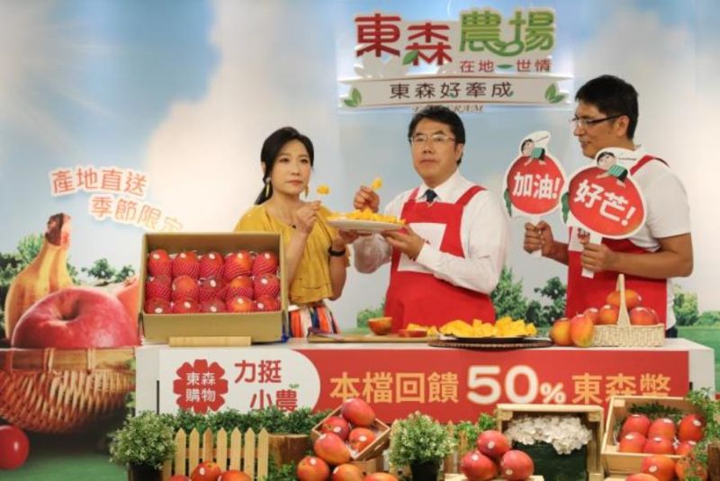 ▲黃偉哲歡迎全國民眾「報復式消費」，踴躍購買台南芒果。