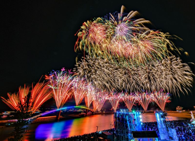 ▲今年花火節從7/6到9/3每週一、四在觀音亭園區舉辦,還有7/18吉貝、8/1七美以及8/15望安等三個離島場次,總計21場精彩活動。(圖/澎湖縣政府提供)