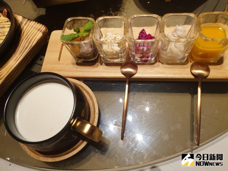▲安那居甜點一級棒,五色奶酪尤其美味,濃稠口感,搭配五種配料,相得益彰。(圖/金武鳳攝,2020.7.9)