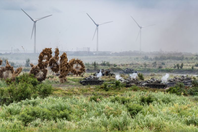 ▲M109自走砲車發射火砲瞬間。（圖／軍聞社提供）