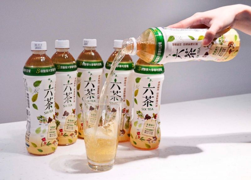 ▲六茶內涵6種藥食同源素材,包括大白芹、木耳、香菇、洛神、仙楂和梅精。(圖/品牌提供)
