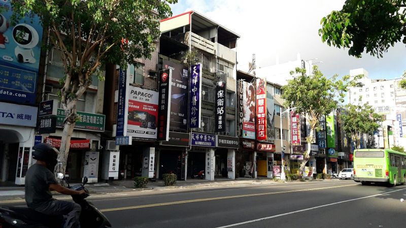 ▲高雄火車站周邊多透天店面,且交易價格都不低。(圖/信義房屋提供)