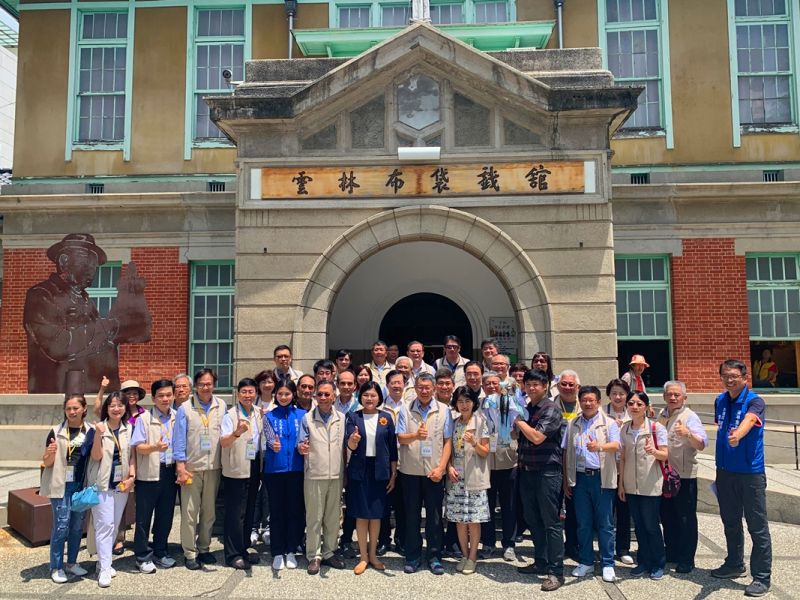 ▲台北市長柯文哲11日率市府團隊到雲林布袋戲館展開市政交流。(