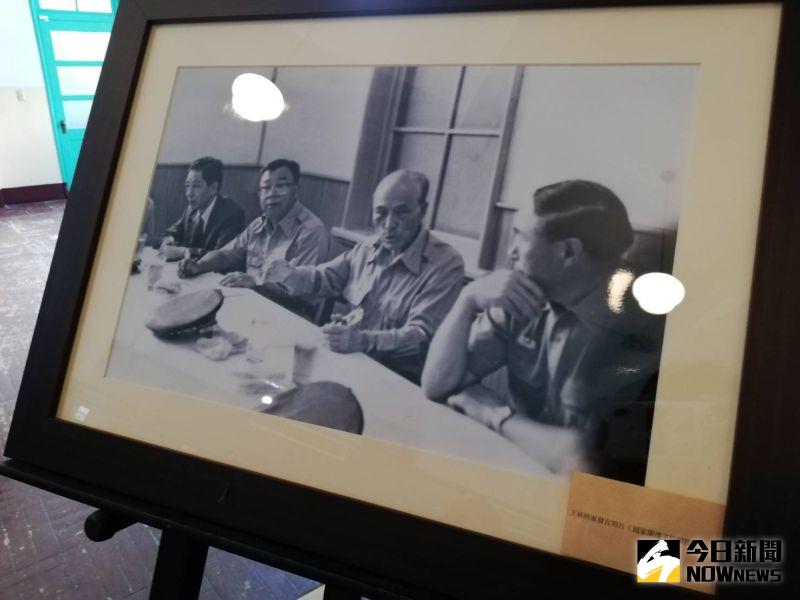 ▲王小棣父親已故陸軍上將王昇,視察央廣民雄分台老照片。(圖/記者邱嘉琪攝,2020.07.11)