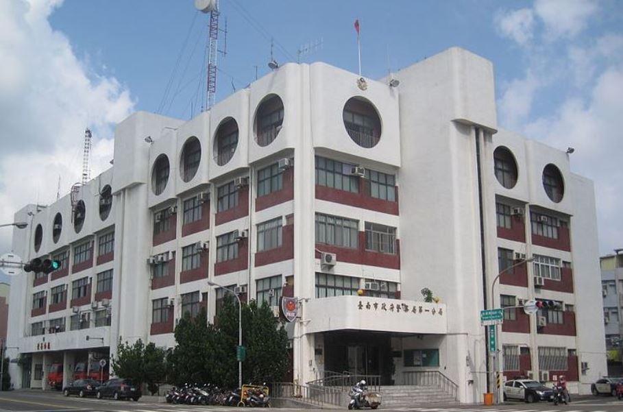 ▲南市警第一分局勤務指揮中心主任謝家盛，酒後騎車遭員警攔查，被依公共危險罪嫌送辦。（圖／記者陳聖璋翻攝）