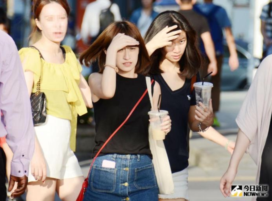 ▲氣象局今（12）針對台北市、新北市，新竹縣、彰化縣、南投縣等12縣市發出橙色、黃色燈號的高溫警示。（示意圖／NOWnews資料照）