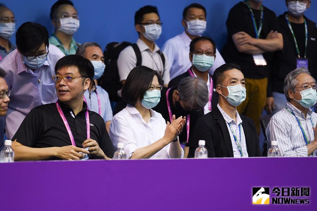 ▲總統蔡英文親自到場觀看109年度全國羽球團體錦標賽。（圖／陳明安攝）