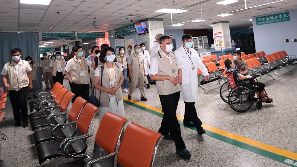 ▲台北市長柯文哲率領局處團隊南下到雲林進行市政交流，12日上午前往台大雲林分院進行參訪。（圖／台北市政府提供）