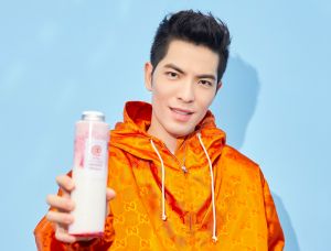 ▲蕭敬騰的「署茗職茶@AT Tea」品牌遭盜用。(圖/華納音樂提供) ▲蕭敬騰的「署茗職茶@AT Tea」品牌遭盜用。(圖/華納音樂提供)