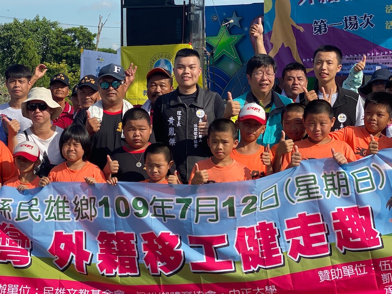 ▲外籍移工來台運動,民雄貓世界齊步大健走。(圖/讀者鄭先生提供)