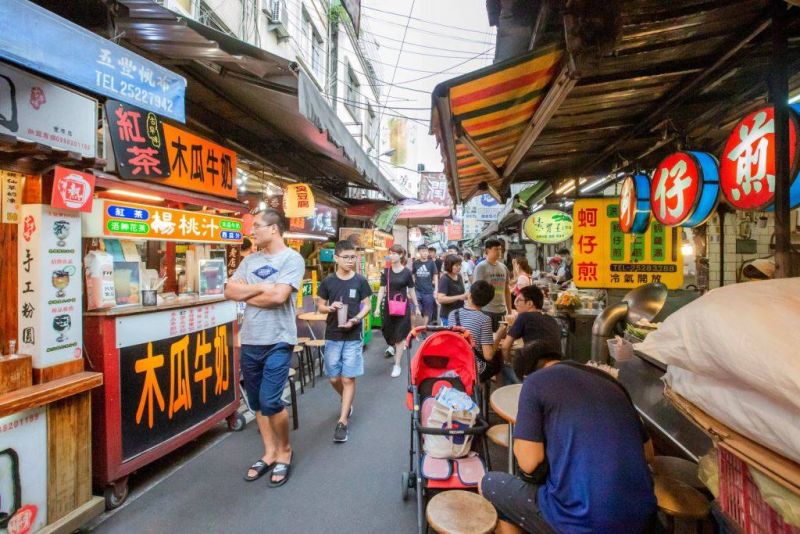 ▲豐原當地知名的「廟東夜市」，品嚐在地經典小吃。(圖／觀旅局提供2020.7.13)