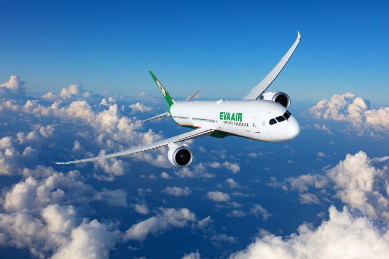 ▲長榮航空飛往泰國班機,又傳出有9人下機後出現發燒症狀。(圖/長榮航空)