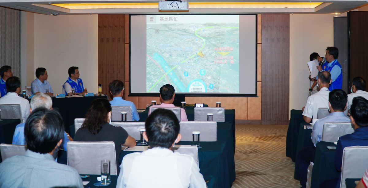 ▲新竹縣國際AI智彗園區預定8月公告招商，年底設廠進駐，今(13日)舉辦「新竹縣國際AI智慧園區產業專用區設定地上權案」招商說明會，吸引28家相關業者踴躍參與。（圖/記者金祐妤攝,109.7.13）