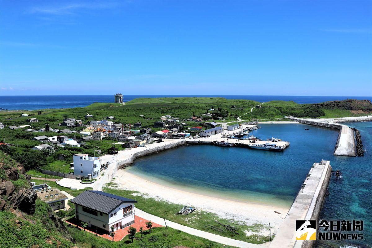 ▲台南開通到東吉的航線之後，從台南將軍港坐船只要1個多小時，根據國家公園的統計，108年6月登島人數為10,722人，109年6月有8,792人，7月預計登島人數將創歷史新高。（圖／記者張塵攝，2020.07.13）