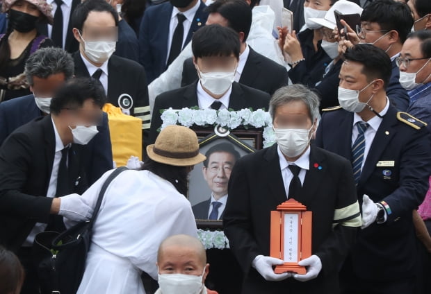 首爾市長朴元淳今出殯 火化後遊行送至老家與父母同葬