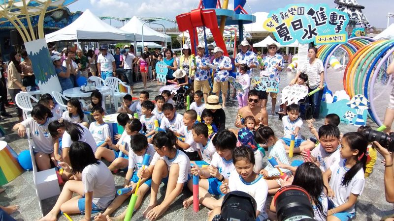 「小小水樂園」開幕　柯文哲揭牌與學童同樂清涼一「夏」