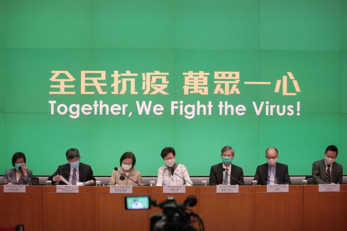 ▲香港 7/13 晚間宣布收緊防疫措施。（圖／翻攝自《香港 01 》）