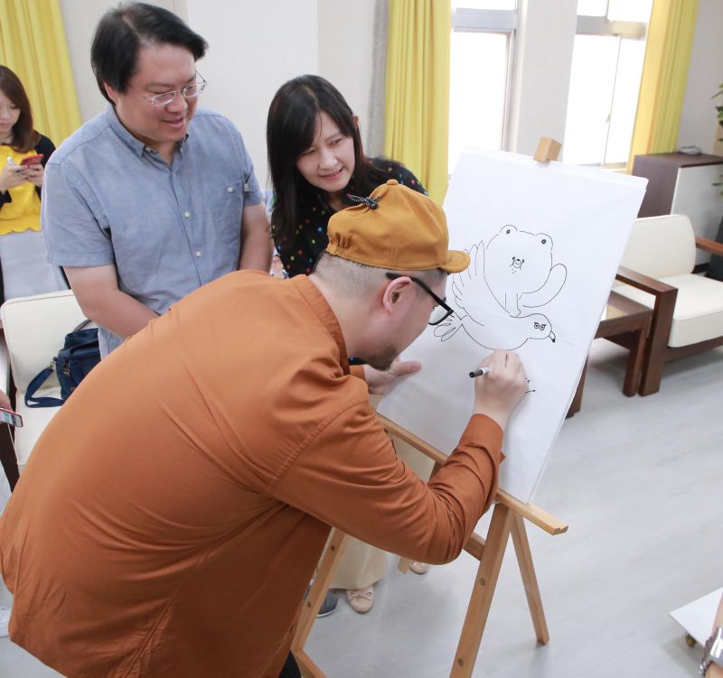 ▲在地插畫家「黃小間」描繪基隆的可愛LINE貼圖上架,希望將基隆美景推銷給更多民眾(圖/基隆市府提供)