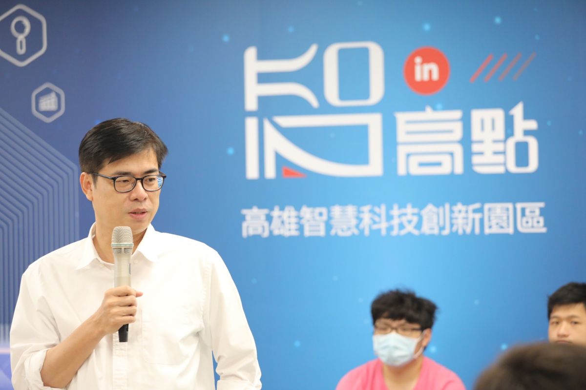 ▲民進黨高雄市長補選候選人陳其邁今(13)日提到科技政策，要國民黨高雄市長補選候選人李眉蓁多加油、多用功。(圖／陳其邁競選總部提供)