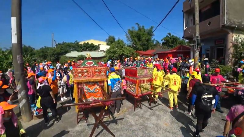 ▲各庄頭神明陪同遊庄遶境。（圖／翻攝自白沙屯媽祖網路電視台）